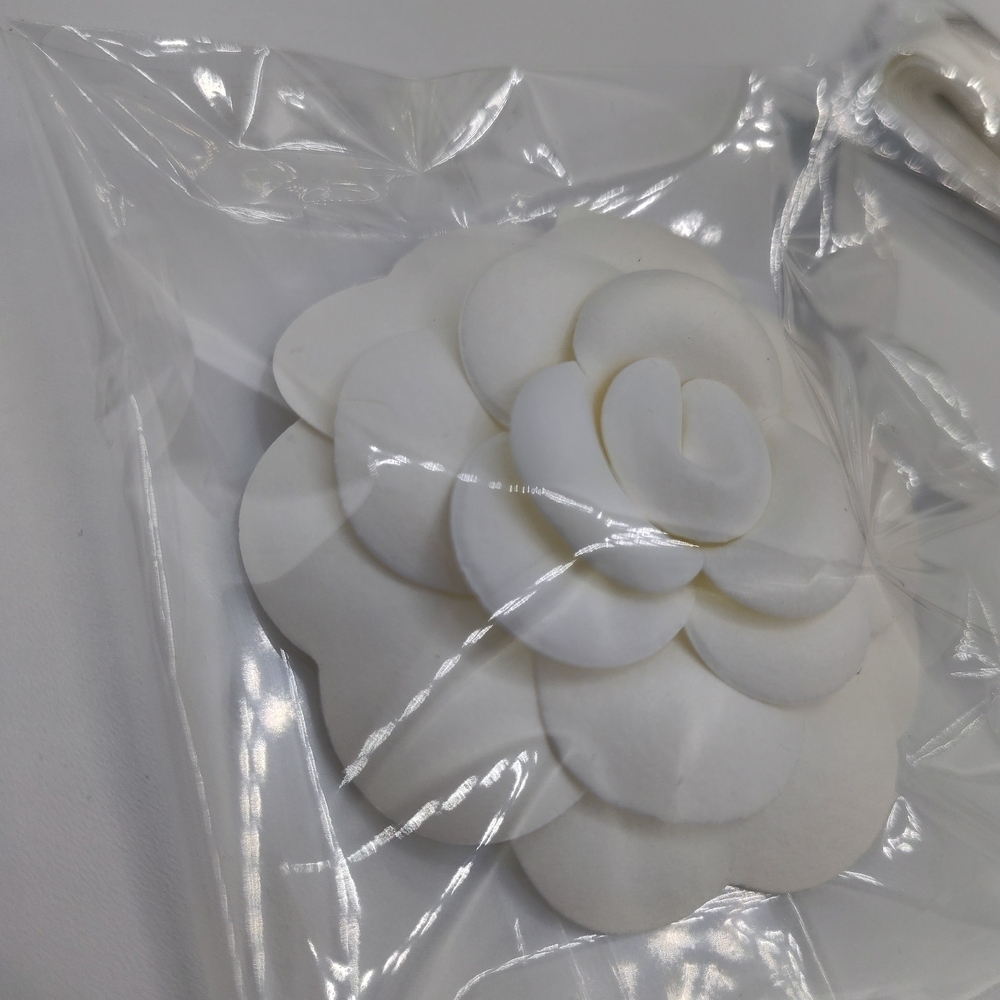 CHANEL Camellias Ribbon 4yd & CC Seal Stickers Set | Authentic Gift Packaging - Picture 5 of 5